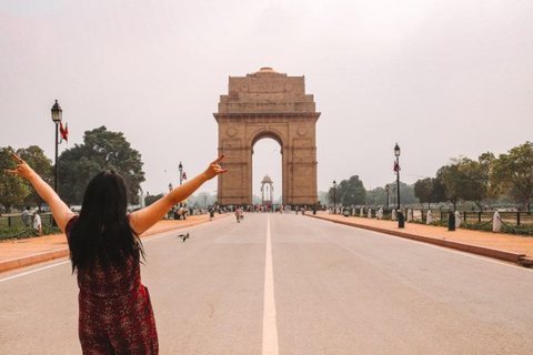 Passeio privado pela Velha e Nova Deli com guia feminina, carro e almoçoPasseio com tudo incluído, com guia feminina, carro e almoço