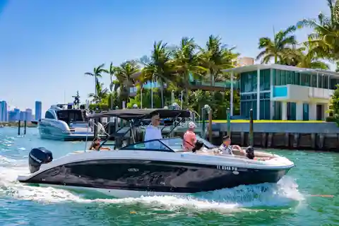 Miami: Private Luxury Boat Charter with a Captain