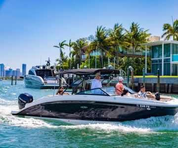 Miami: Private Luxury Boat Charter with a Captain