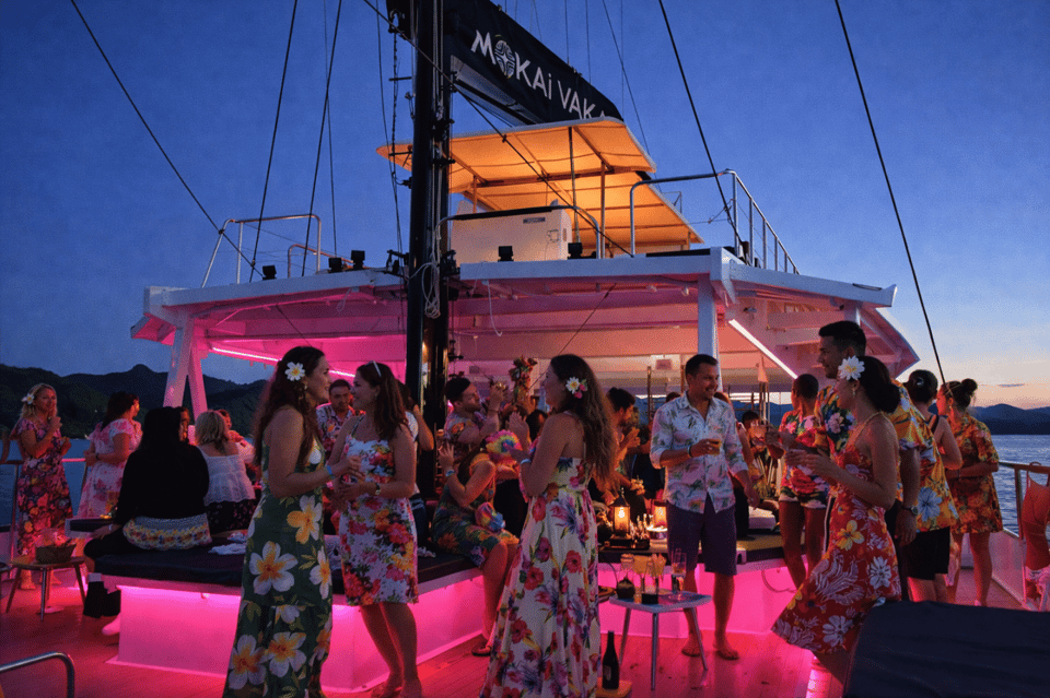 Tahiti - Au coucher du soleil en direct par Mokai Vaka - Croisière en maxi catamaran