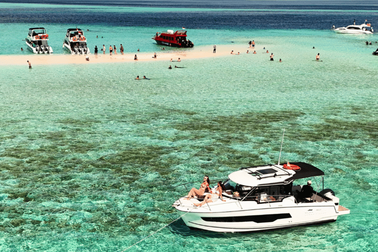 Labuan Bajo: Private Yacht Komodo-Inseln &amp; Manta-SchnorchelnPrivate Yachttour am Vormittag (13:00–19:00 Uhr) – Maximal 6 Gäste