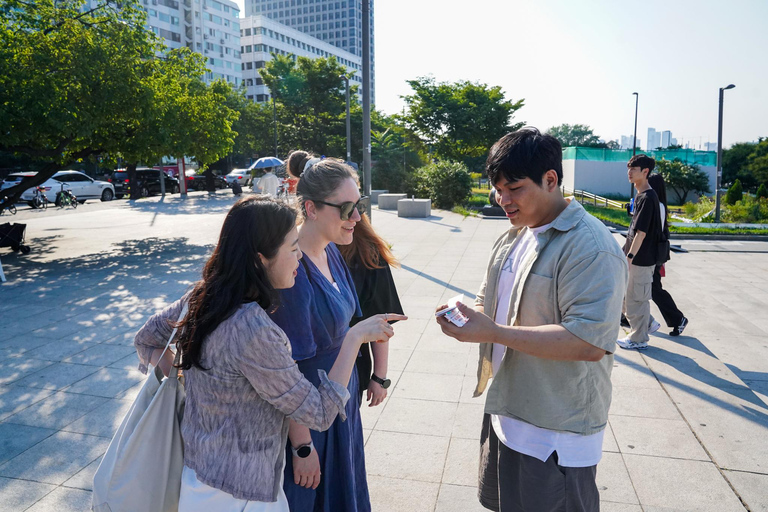 Han's River Picnic in Center of Seoul