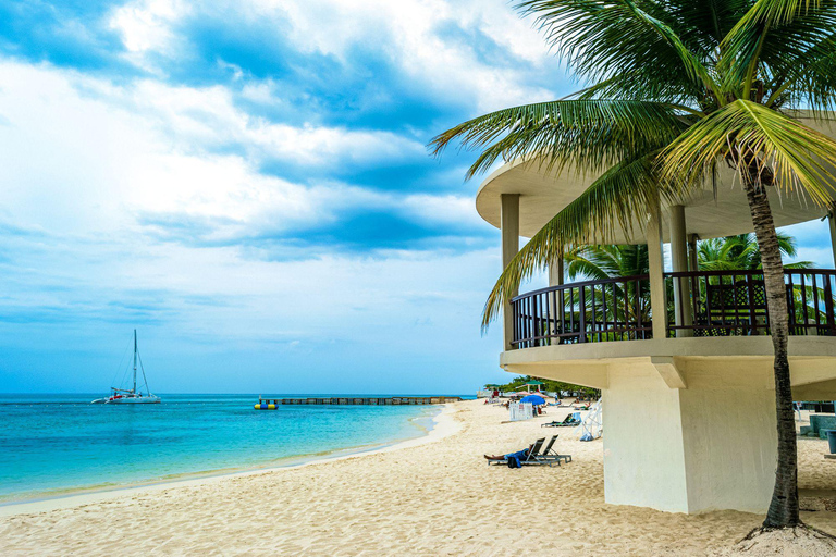 Montego Bay: Doctor's Cave Beach Day Trip with Pickup