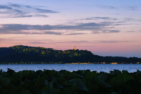 From Shanghai: West Lake Hiking Day Trip with Longjing Tea private tour option