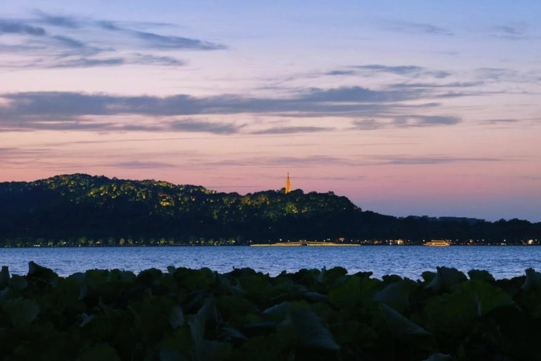 From Shanghai: West Lake Hiking Day Trip with Longjing Tea private tour option