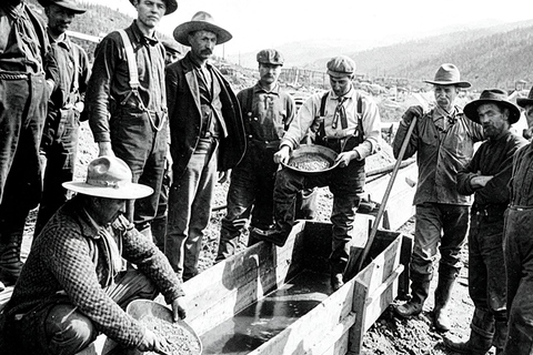 Seattle: Waterfront Gold Rush History Tour with Great Wheel