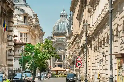 Bucharest: Old Town & Historical Landmark Guided Tour