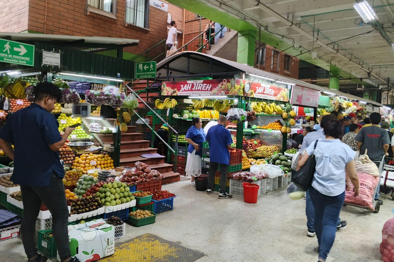 Medellín: Cultural Tour with Lunch and Commune 13