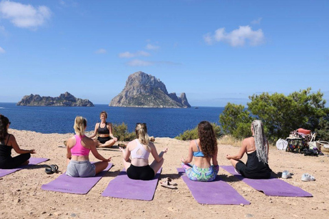 Privat yogaäventyr i Es VedraIbiza Yoga: Privat magisk Es Vedra Yoga-upplevelse