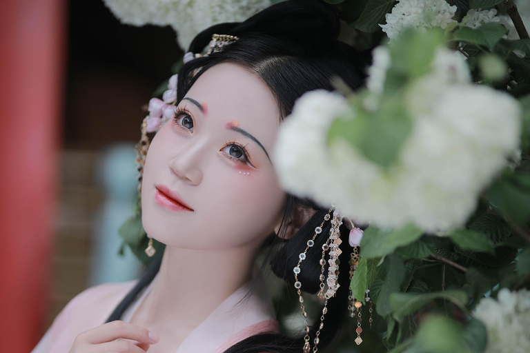 Guangzhou: Private Photoshoot with Professional Photographer 1-hour photoshoot