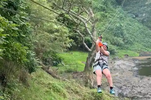 NADI : Randonnée dans les cascades, Safari Zipline avec Mudpool Hotspring