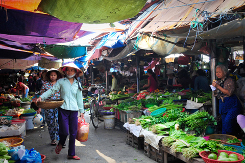 Hoi An : Clase de cocina con tour en barco y paseo por el mercado