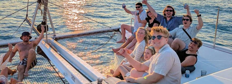 Vieux port de La Canée : croisière de luxe au coucher du soleil en catamaran avec vin