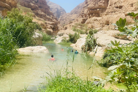 Muscat: Ganztagestour durch das Wadi Shab mit Abholung vom Hotel