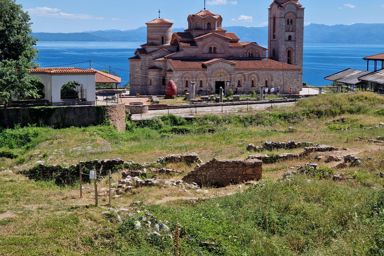 &quot;Privétour door de stad: Ontdek de verborgen juweeltjes van Ohrid&quot;.