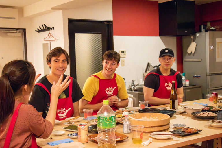 Tokio: Clase de Cocina Estilo Izakaya con Maridaje de Sake