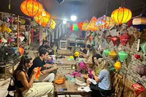 Hoi An: Clase de fabricación de farolillos y cocina con paseo en barco cesto