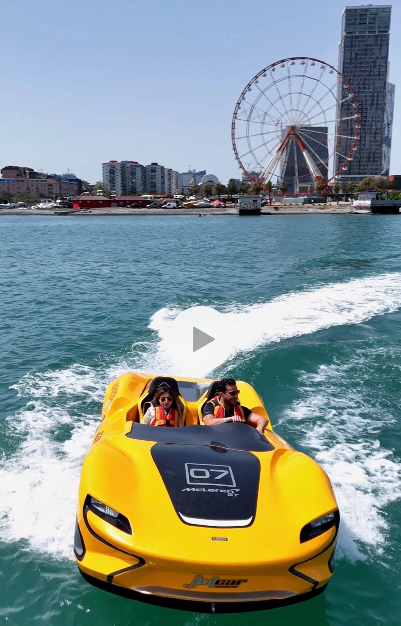 Batumi: Private, herrliche Bootsfahrt mit dem Auto auf dem Schwarzen Meer