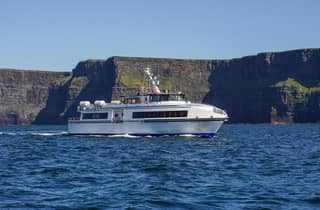 Desde Galway: paseo en barco por las islas Aran y tour en barco por los acantilados de Moher