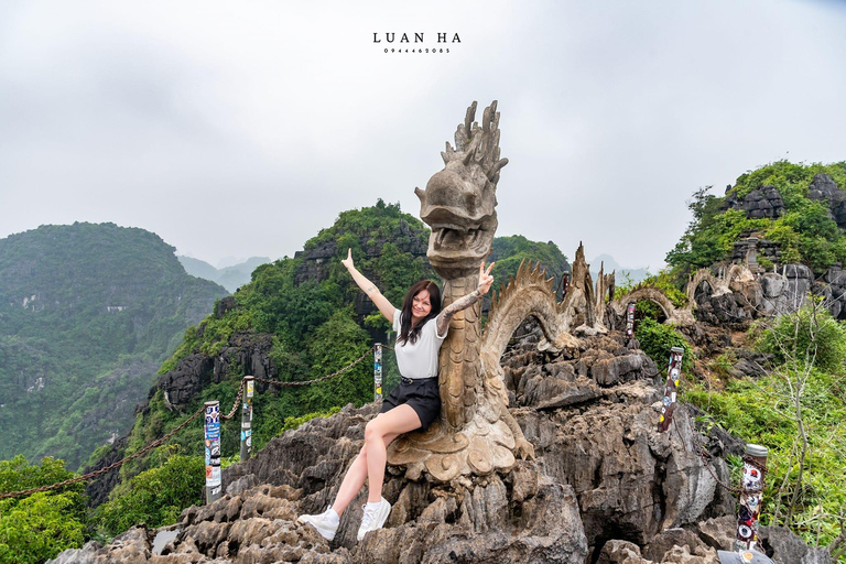 Hanoi: Trang An UNESCO, Mua Cave, Hoa Lu or Dich Long Pagoda GROUP: Hoa Lu, Trang An UNESCO BOAT, Mua Cave, Buffet, Cycle