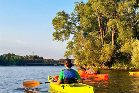 Montréal: Sunset Kayak Excursion Montreal: Sunset Kayak – Guided Day Trip in English