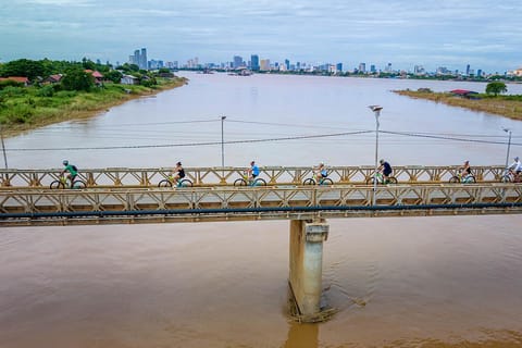 Phnom Penh: Silk Island Bike Tour / E-Bike or Tuk Tuk