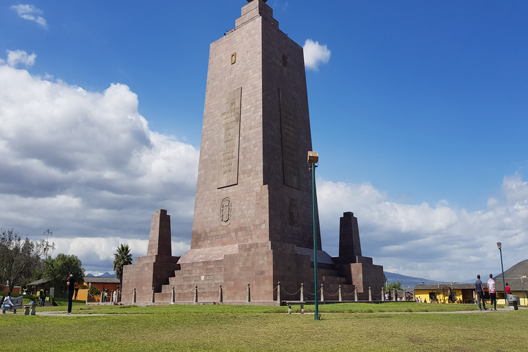 Upptäck Quito och världens medelpunkt: Historisk rundturStadsvandring komplett med biljetter och lunch ingår