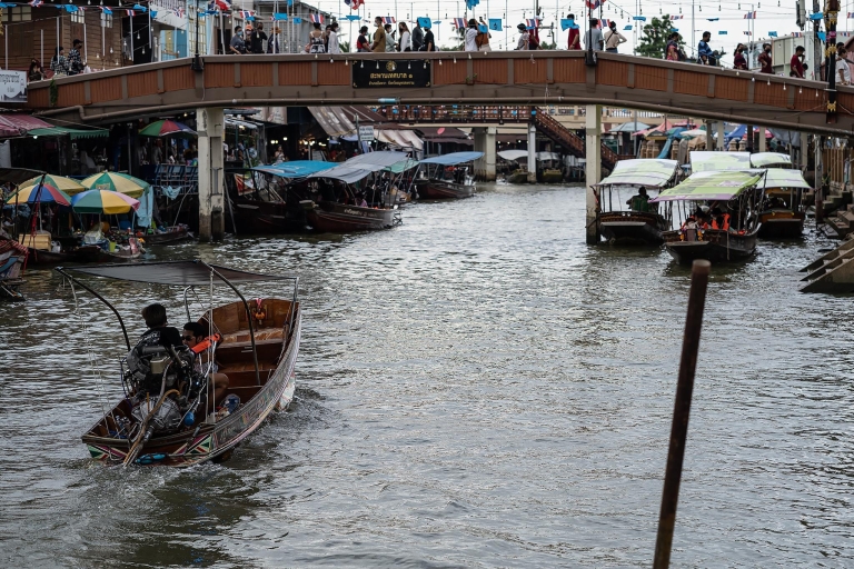 Bangkok: Maeklong Railway Market and Amphawa Floating Market Private Half Day Tour