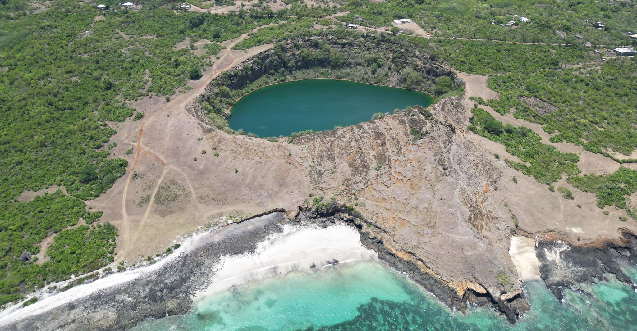 Ngazizada の北、タッティング&サンセットでサスペンスツアー - Hizvo