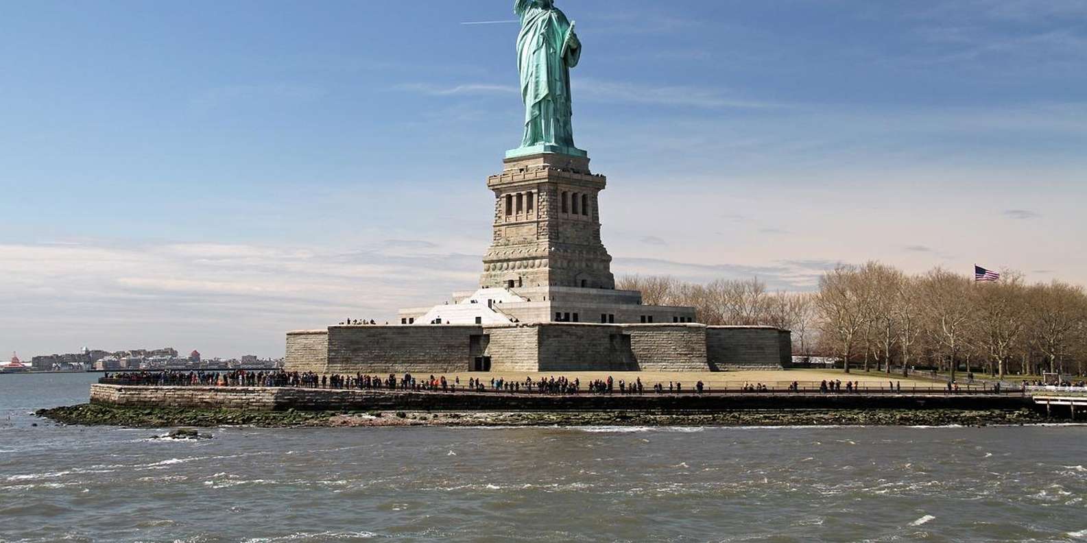 ニューヨーク：自由の女神ツアー（台座アクセス＆フェリー付き