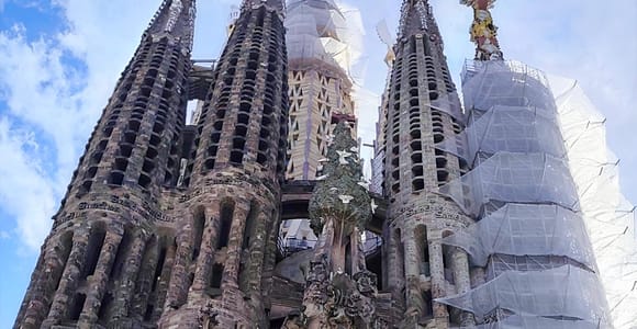 Barcelona:Budget Friendly SagradaFamília tour In/Out options