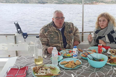 Athen: Angelausflug auf einem Boot mit Meeresfrüchte-Mahlzeit