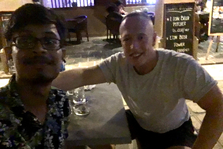 Colombo: Dodgy Bar Tour with Local Snacks and Drinks
