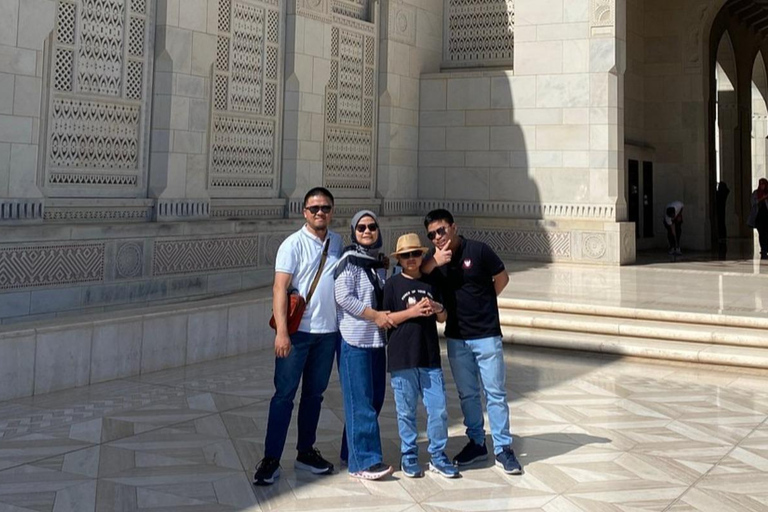 Best of Muscat in One Day (8–9 Hours) with Hotel Pickup