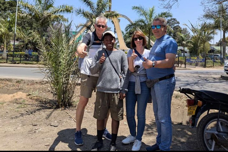 Nairobi: City Tour by Car or Tuk Tuk With CAR