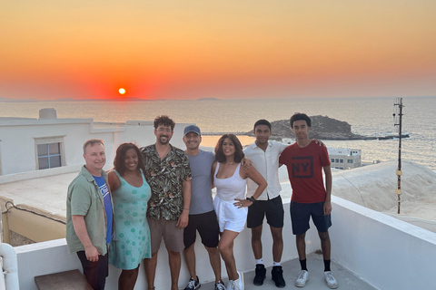 Visite d&#039;un manoir du XVe siècle - Bouteille de vin et plateau au coucher du soleil !Visite d&#039;un manoir du XVe siècle - Bouteille de vin et plateau au coucher du soleil.