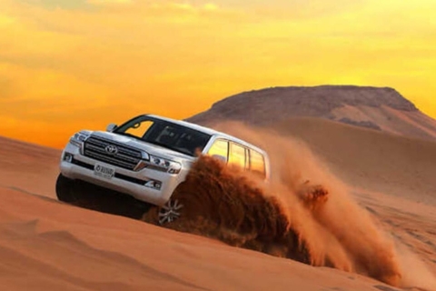 Doha : Demi-journée privée de rallye dans les dunes du désert avec balade à dos de chameau