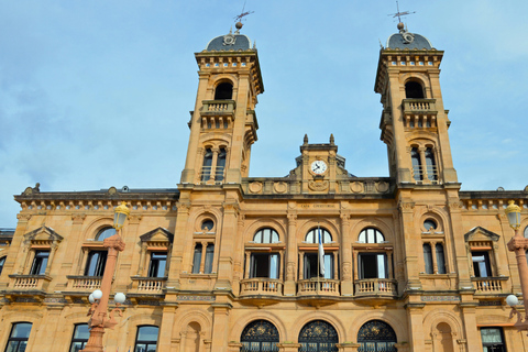 San Sebastián: Private Guided Tour on Your Mobile San Sebastian: The Pirate Code and the Old Town with Kit and Live Guide