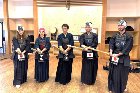 Tokyo: Japanese Kendo Experience with High-Ranked Instructor Let's experience kendo, a traditional Japanese martial art!