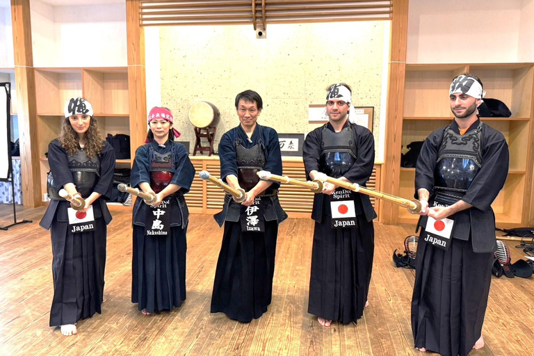 Tokyo: Japanese Kendo Experience with High-Ranked Instructor Let's experience kendo, a traditional Japanese martial art!