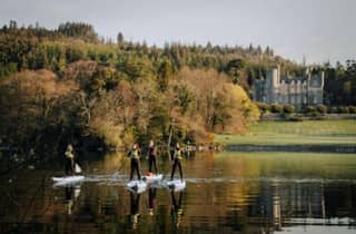 Ab Belfast: SUP-Spaß für die ganze Familie am Castlewellan Lake