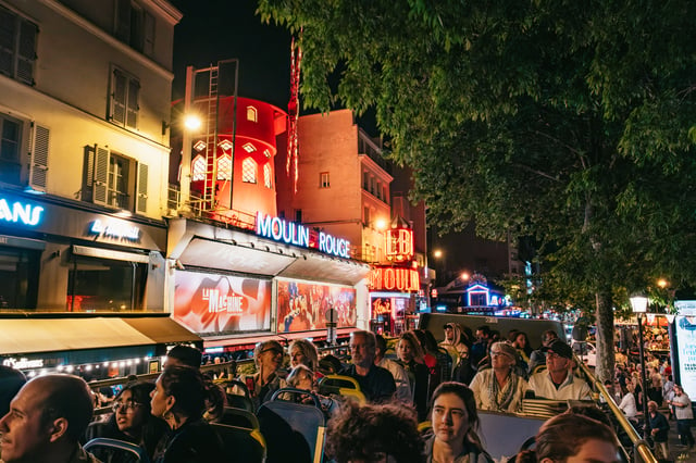 París: Tour nocturno en autobús con audioguía