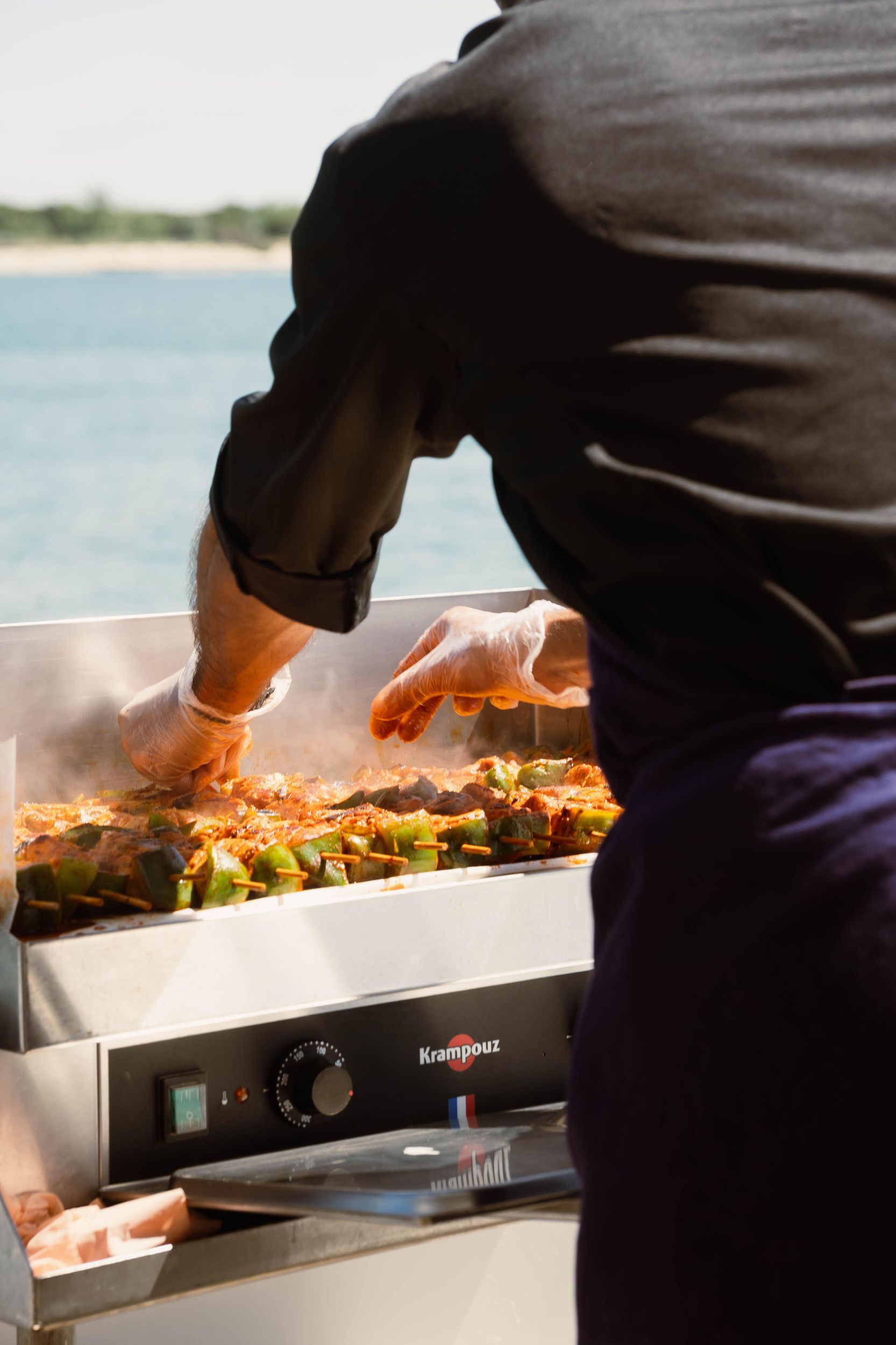 Grau‑du‑Roi: Katamaran-Abend mit Grillgerichten und DJ