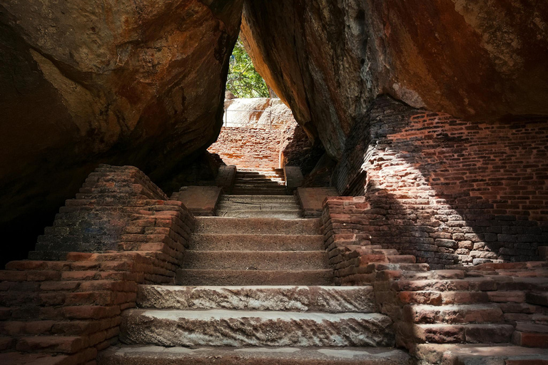 Private Sigiriya, Safari & Village Tour: Colombo/Kandy/South From Sigiriya: Complete Core Tour (Direct Access)