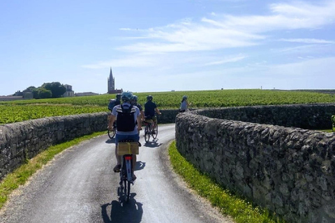 Bordeaux: St-Emilion wijngaarden e-fietstour met wijn & lunchBordeaux: St-Emilion Vineyards e-Bike Tour met wijn en lunch