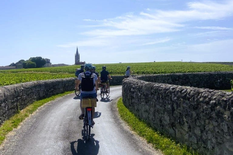 Bordeaux: St-Emilion wijngaarden e-fietstour met wijn & lunchBordeaux: St-Emilion Vineyards e-Bike Tour met wijn en lunch