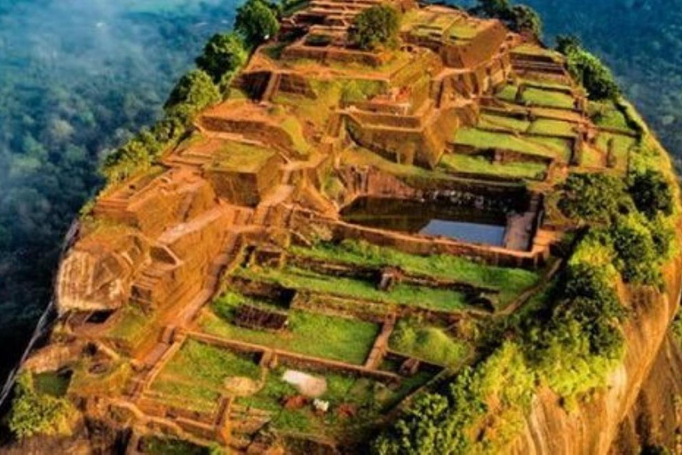 From Colombo: Dambulla, Sigiriya, and Jeep Safari Day Trip
