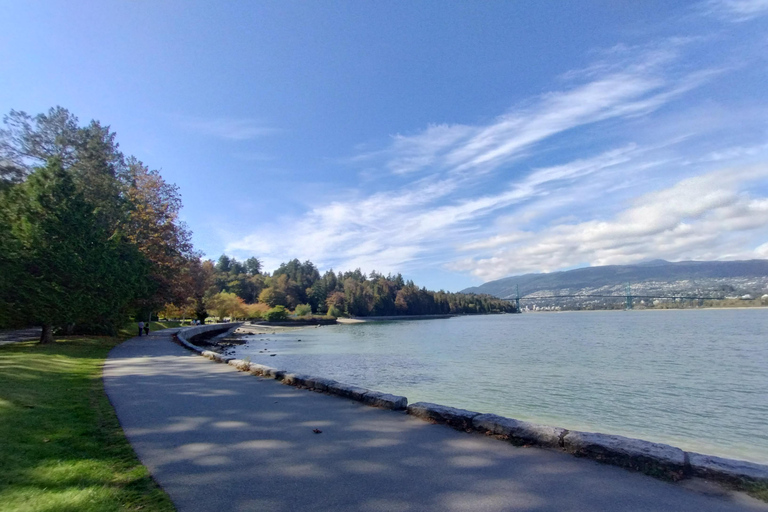 4TOUR COMBO LUX CAR:STANLEY PARK/CAPILANO LAKE/DAM/HATCHERY