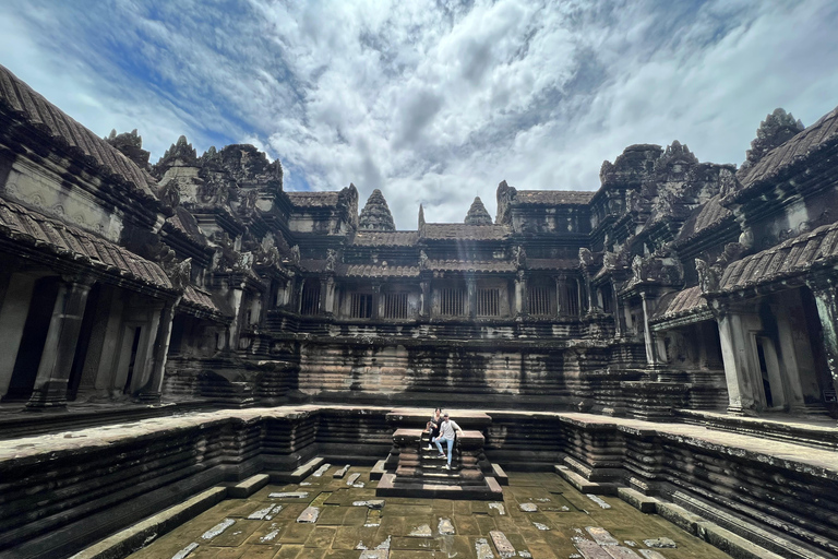 Passeio de E-Bike ao nascer do sol em Angkor Wat com almoço incluído