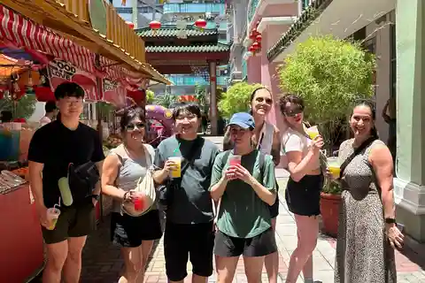 Manila Street Food and Drinks with Tuktuk Experience